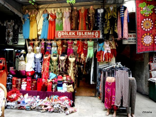 Bellydance outfits and clothing